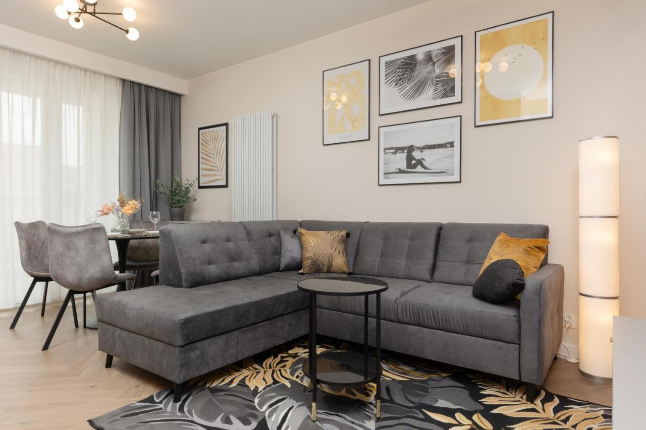 ורשה Stunning Family Apartment Ursynow With Parking & Balcony By Noclegi Renters מראה חיצוני תמונה
